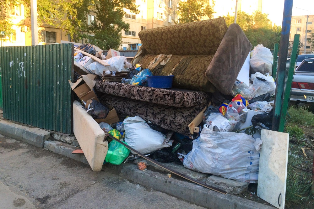 Indoor junk removal scene showing cluttered room cleaned by Dump Pro LA in Los Angeles